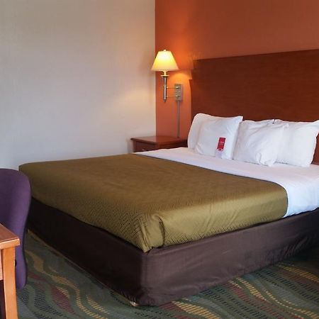 Econo Lodge Mcpherson Экстерьер фото