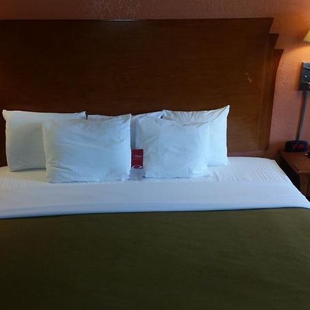 Econo Lodge Mcpherson Экстерьер фото