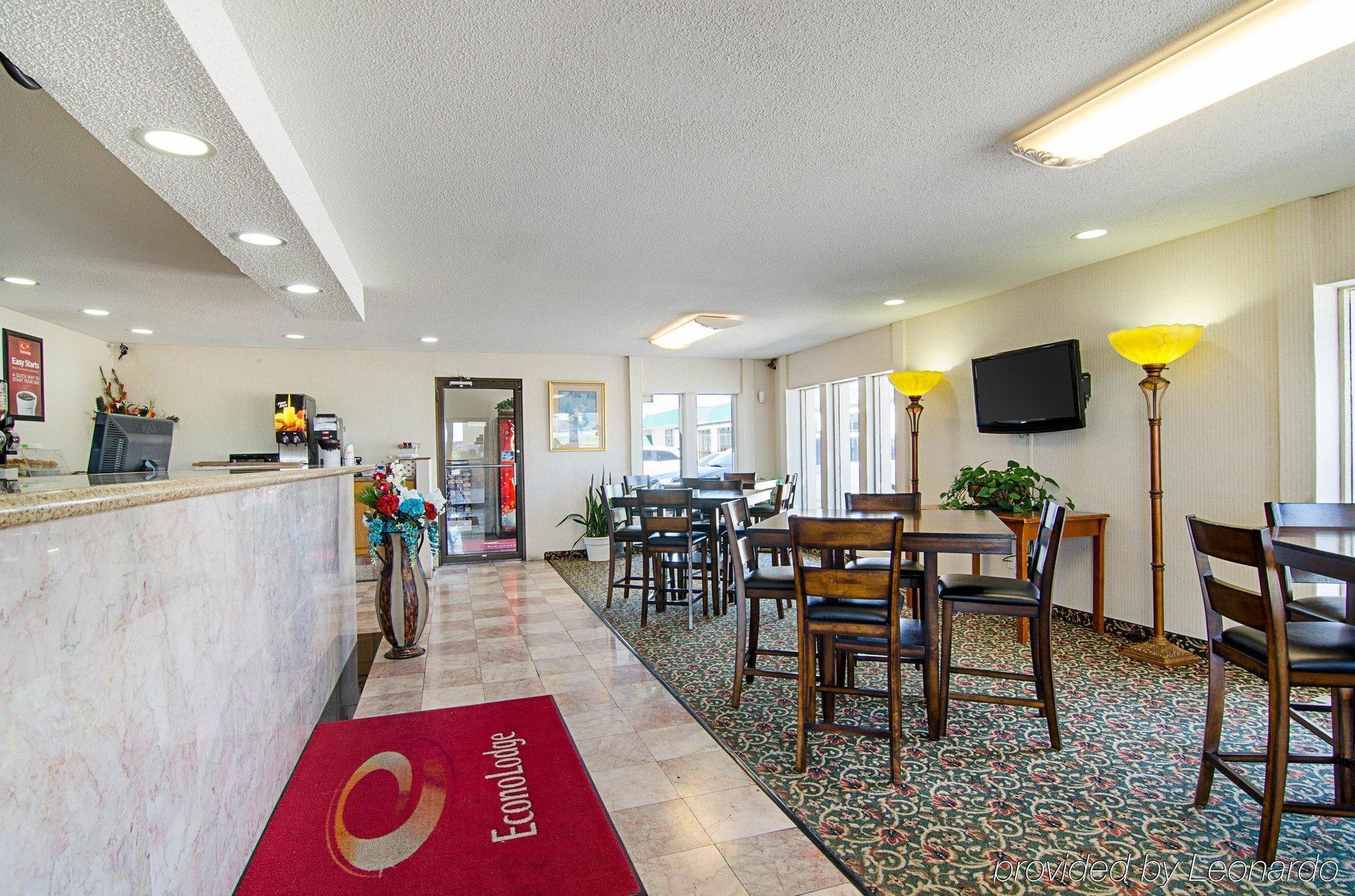 Econo Lodge Mcpherson Экстерьер фото