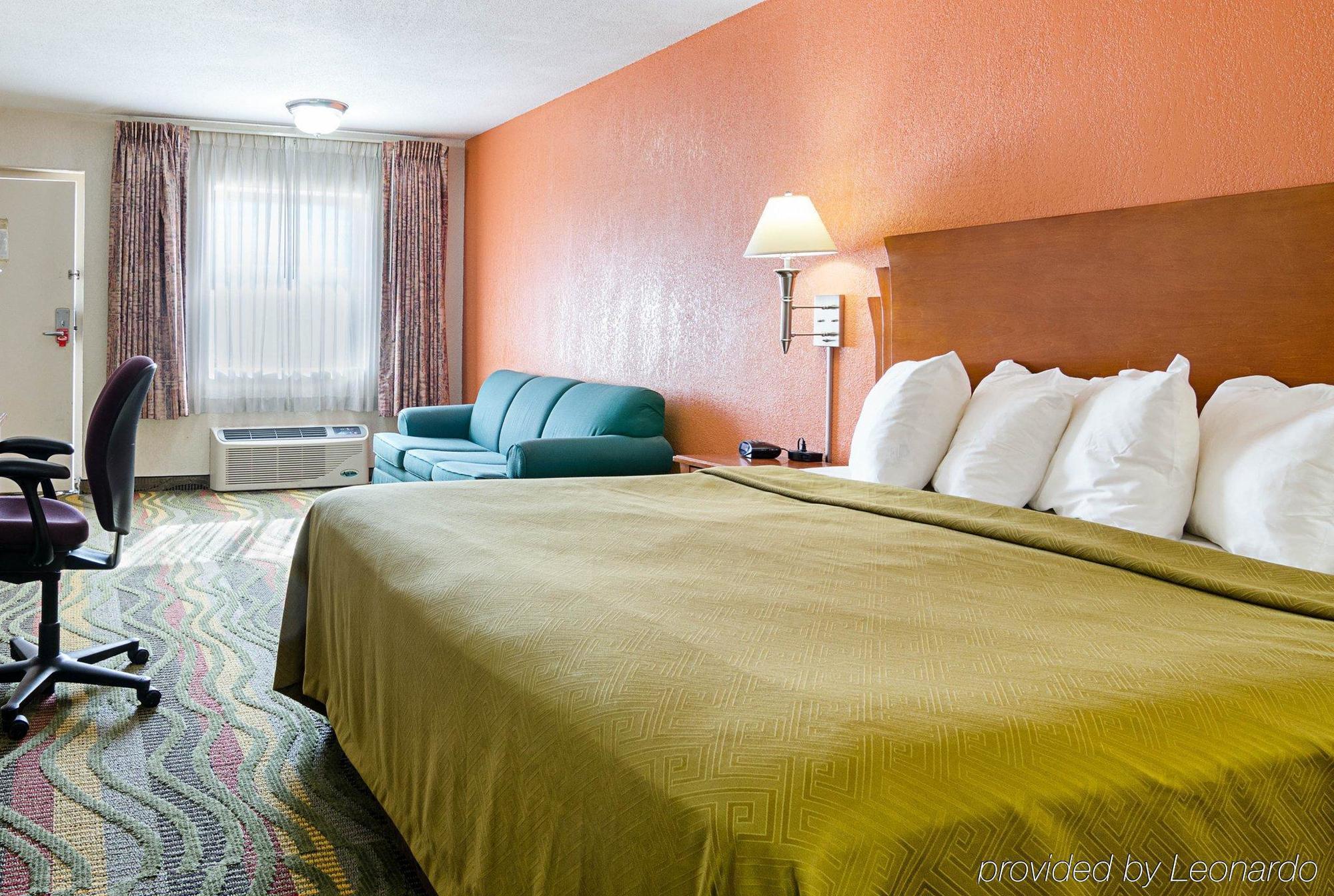 Econo Lodge Mcpherson Экстерьер фото