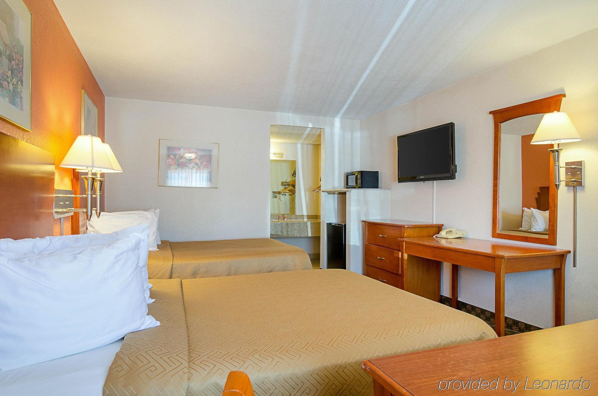 Econo Lodge Mcpherson Экстерьер фото