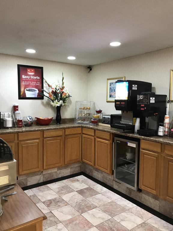 Econo Lodge Mcpherson Экстерьер фото