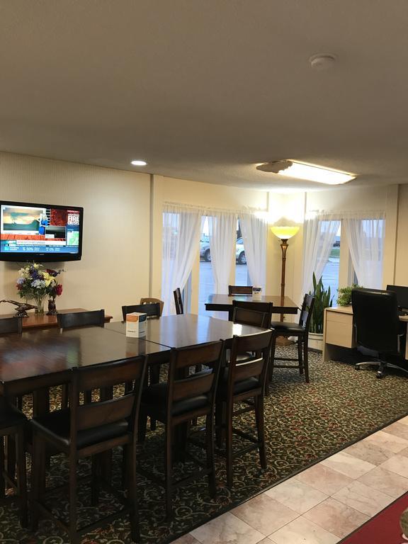 Econo Lodge Mcpherson Экстерьер фото