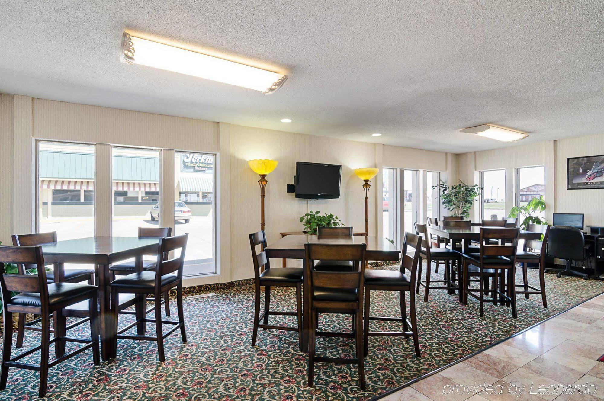 Econo Lodge Mcpherson Экстерьер фото