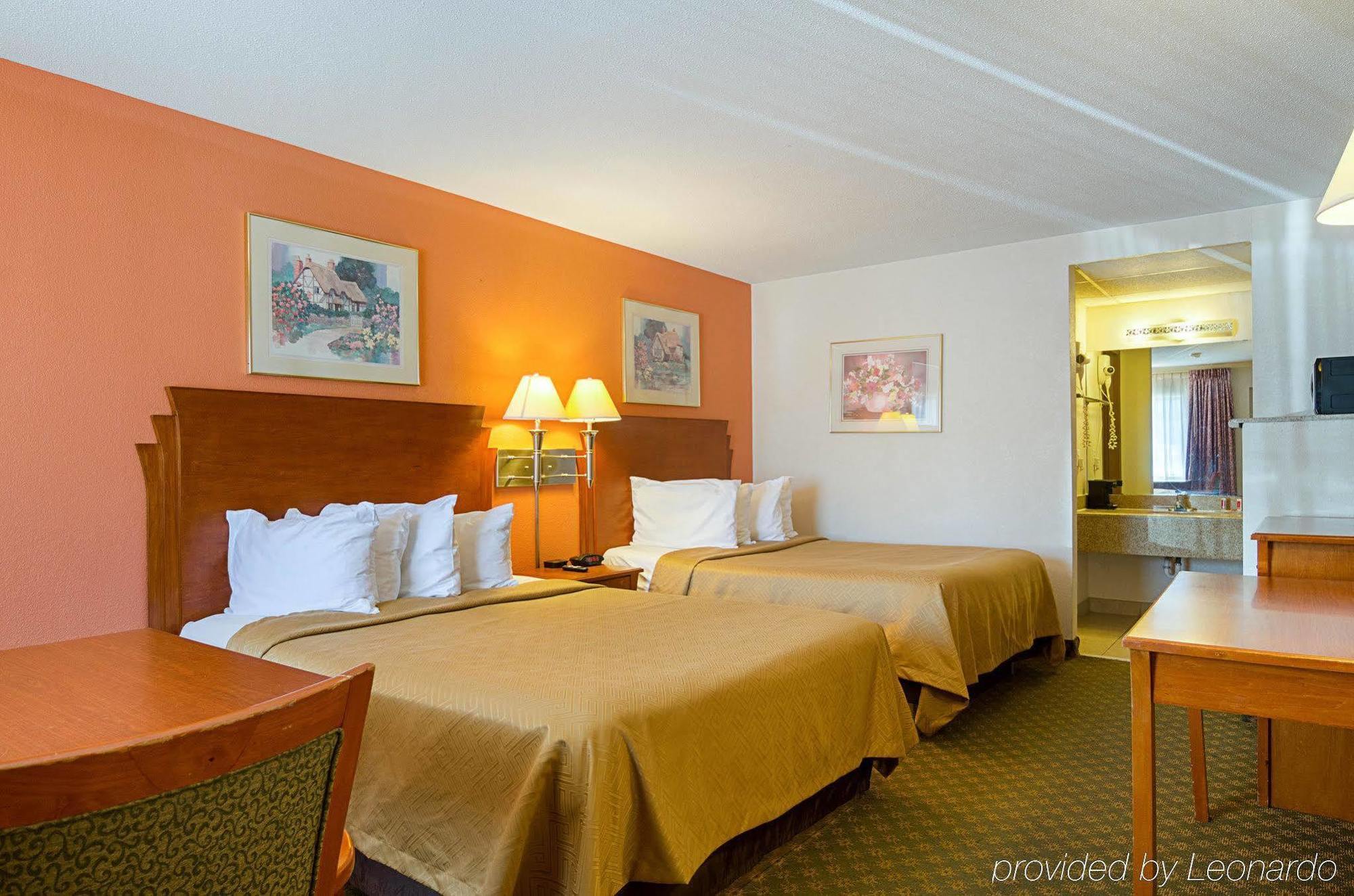 Econo Lodge Mcpherson Экстерьер фото
