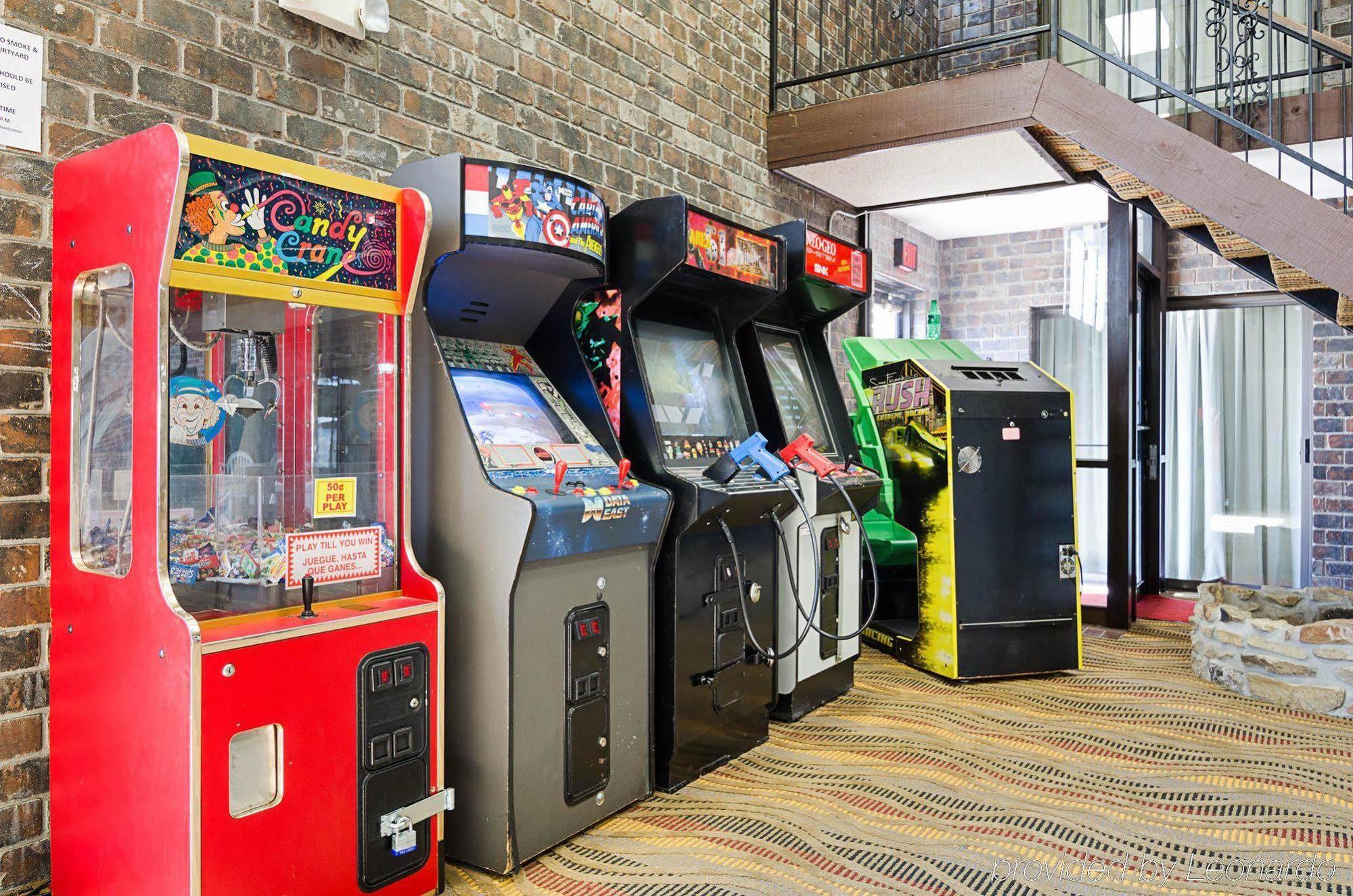 Econo Lodge Mcpherson Экстерьер фото